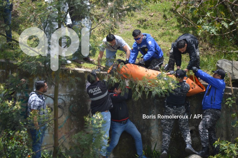 CUENCA-CADAVER BAJO PUENTE
