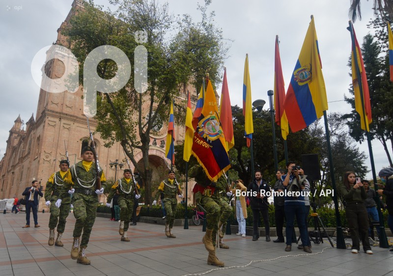 CUENCA-EMBANDERAMIENTO DE LA CIUDAD FIESTAS