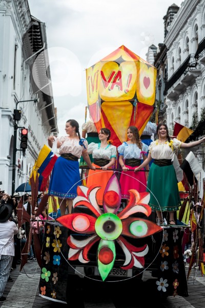 CUENCA-DESFILE ESTUDIANTIL FUNDACION CUENCA