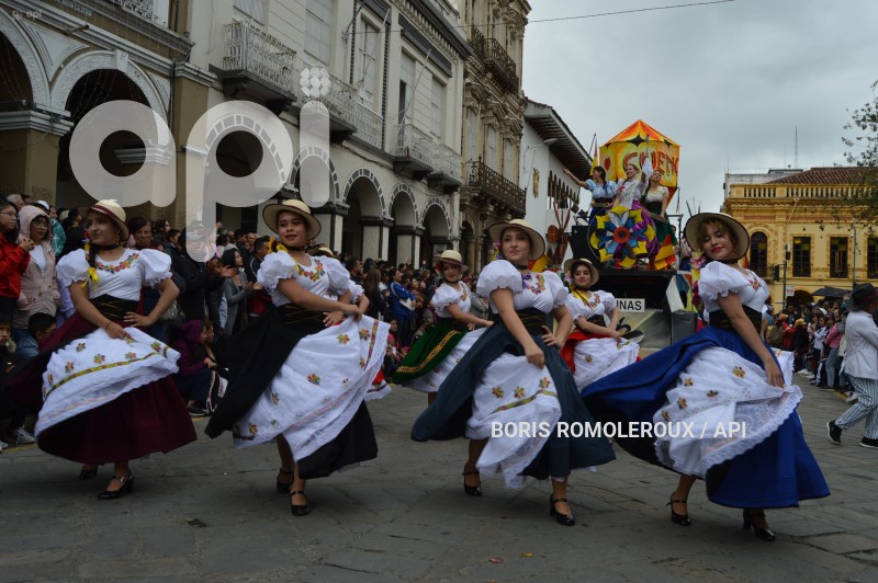 CUENCA-DESFILE ESTUDIANTIL FUNDACION CUENCA