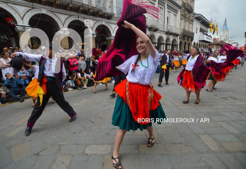 CUENCA-DESFILE ESTUDIANTIL FUNDACION CUENCA