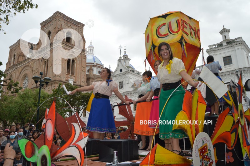CUENCA-DESFILE ESTUDIANTIL FUNDACION CUENCA