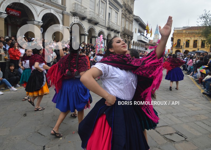 CUENCA-DESFILE ESTUDIANTIL FUNDACION CUENCA
