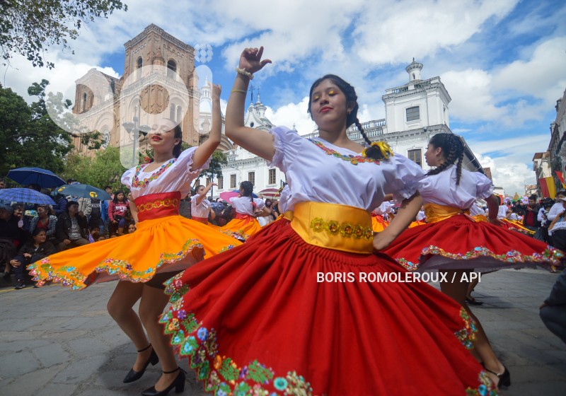 CUENCA-DESFILE ESTUDIANTIL FUNDACION CUENCA