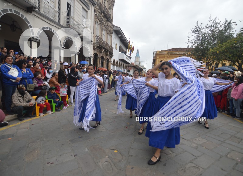 CUENCA-DESFILE ESTUDIANTIL FUNDACION CUENCA