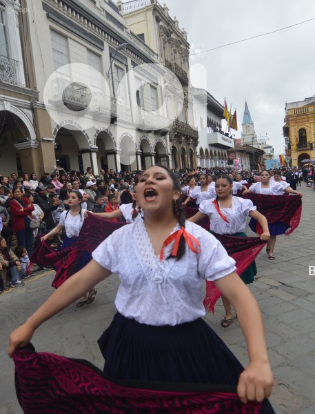 CUENCA-DESFILE ESTUDIANTIL FUNDACION CUENCA