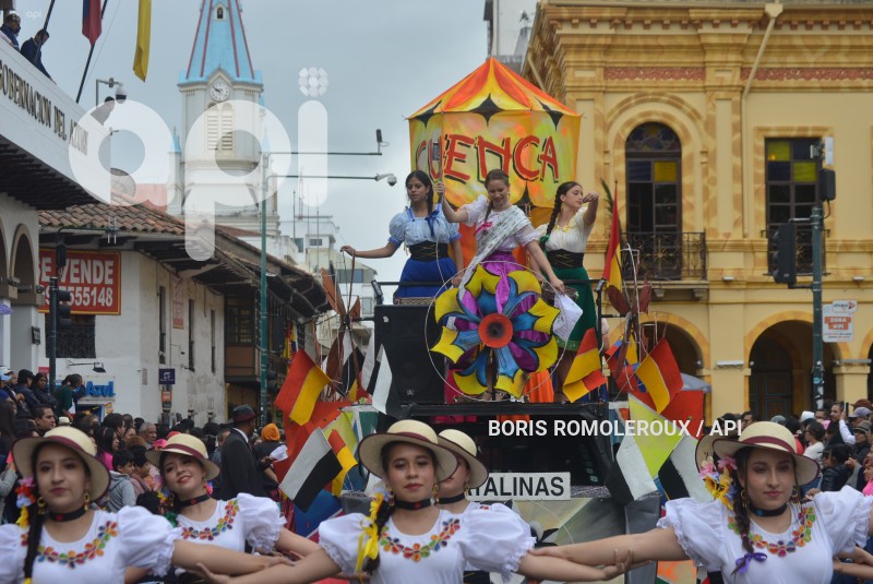 CUENCA-DESFILE ESTUDIANTIL FUNDACION CUENCA