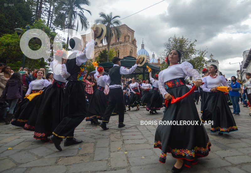 CUENCA-DESFILE ESTUDIANTIL FUNDACION CUENCA