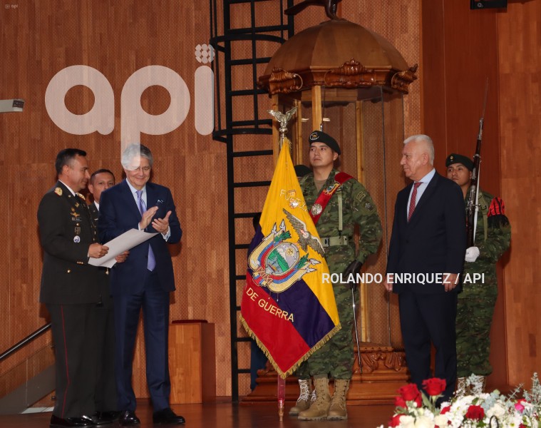 ACADEMIA-GUERRA-PRESIDENTE-LASSO