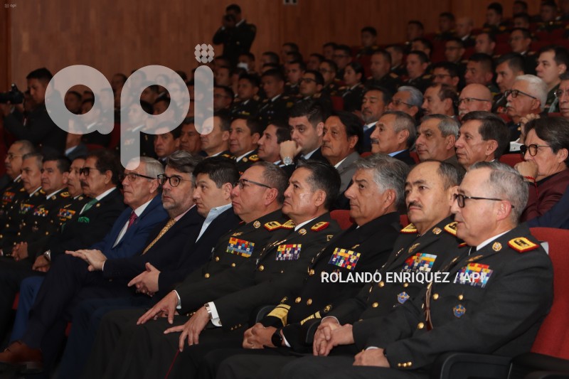 ACADEMIA-GUERRA-PRESIDENTE-LASSO
