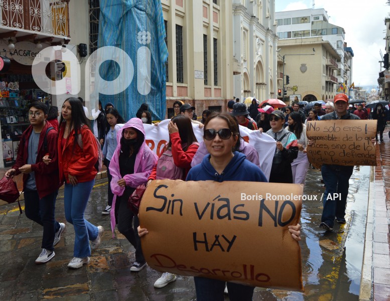 CUENCA-MARCHA POR LA VIALIDAD