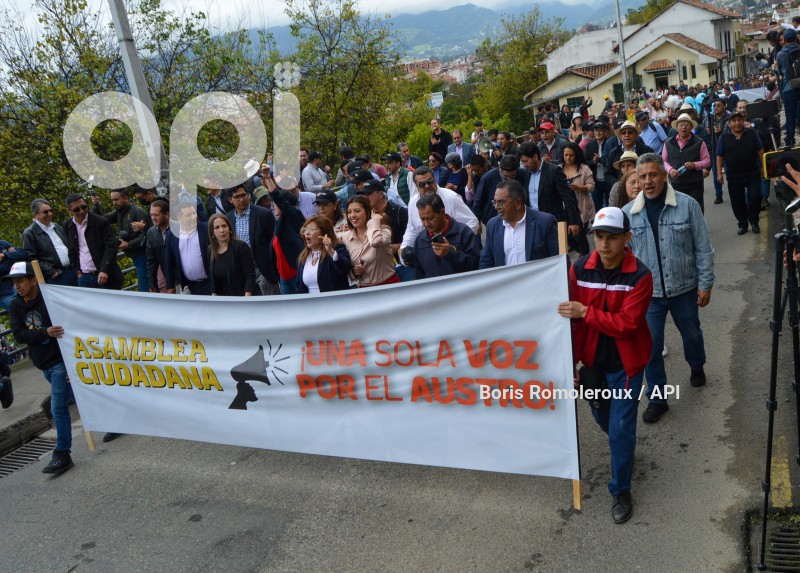CUENCA-MARCHA POR LA VIALIDAD