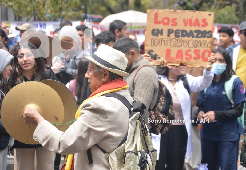 CUENCA-MARCHA POR LA VIALIDAD