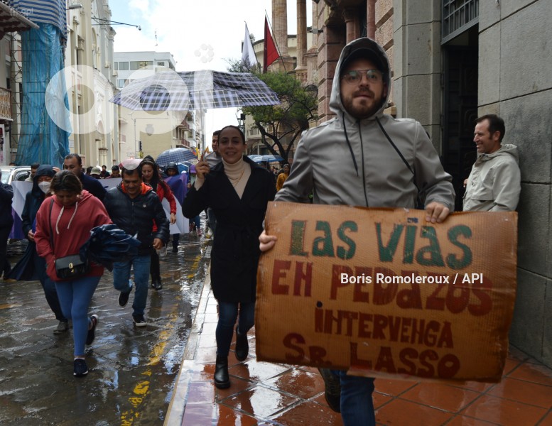 CUENCA-MARCHA POR LA VIALIDAD