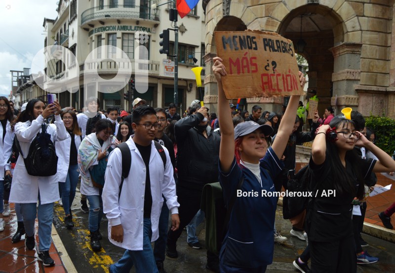 CUENCA-MARCHA POR LA VIALIDAD