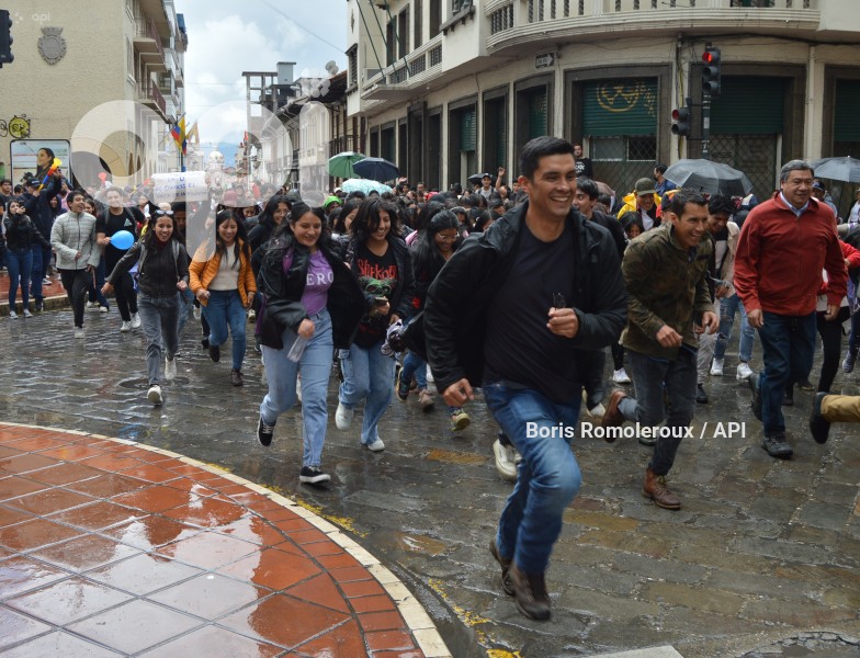 CUENCA-MARCHA POR LA VIALIDAD