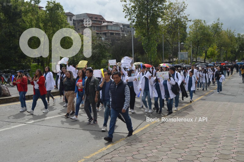 CUENCA-MARCHA POR LA VIALIDAD