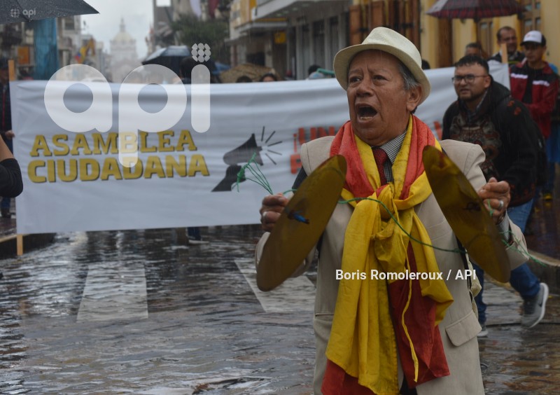 CUENCA-MARCHA POR LA VIALIDAD