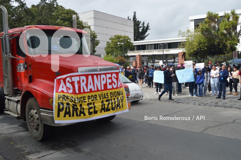 CUENCA-MARCHA POR LA VIALIDAD