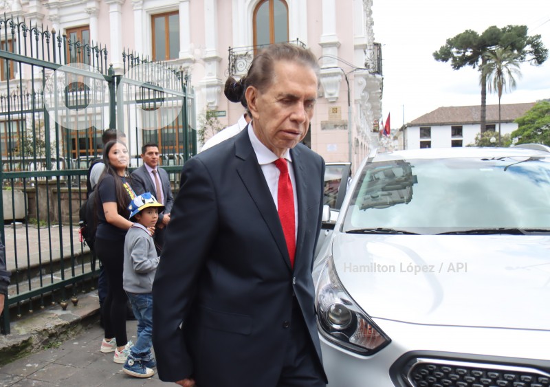 UIO-CONDECORACION-CARONDELETE-ALFONSO-ESPINOSA