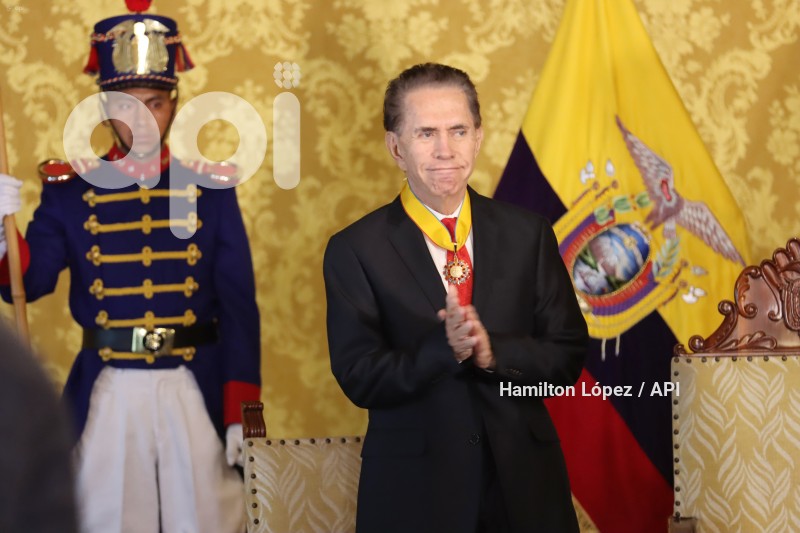 UIO-CONDECORACION-CARONDELETE-ALFONSO-ESPINOSA