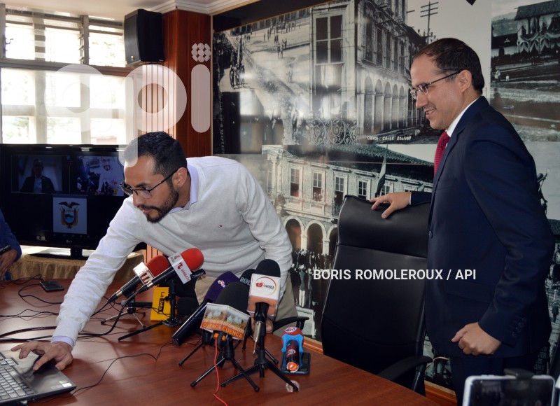 CUENCA-RENUNCIA GOBERNADOR MATIAS ABAD