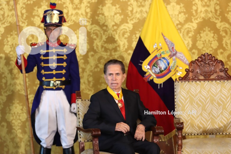 UIO-CONDECORACION-CARONDELETE-ALFONSO-ESPINOSA