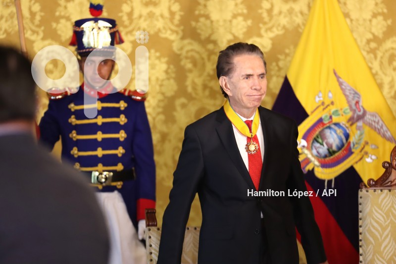 UIO-CONDECORACION-CARONDELETE-ALFONSO-ESPINOSA