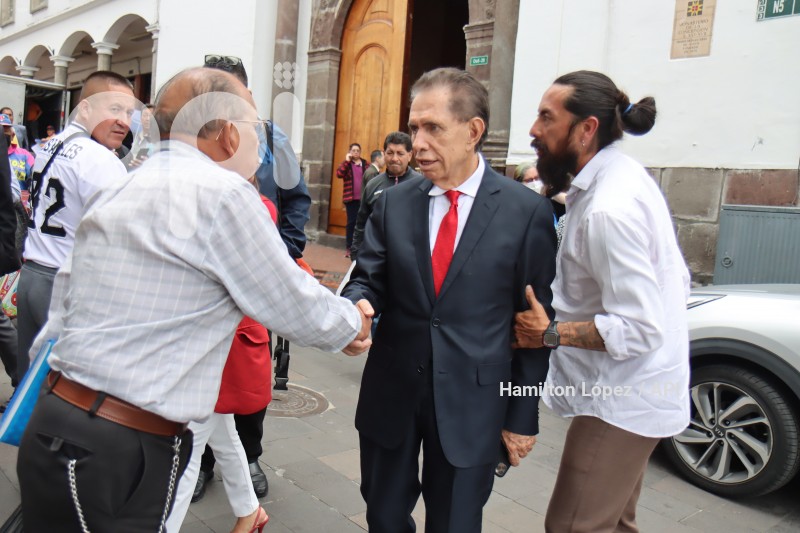 UIO-CONDECORACION-CARONDELETE-ALFONSO-ESPINOSA