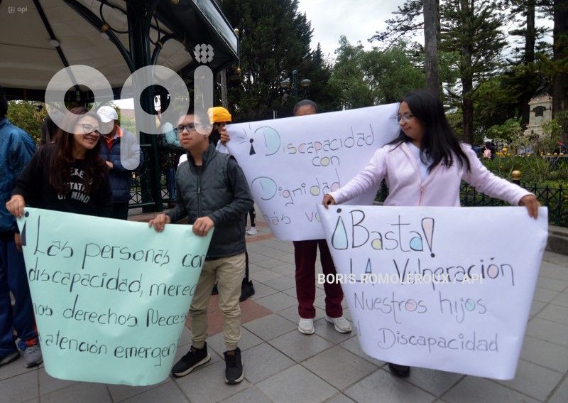 CUENCA-PLANTON DERECHOS PERSONAS CON DISCAPACIDAD