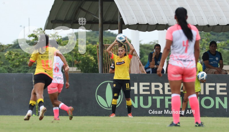 FBL-SUPERLIGA-FEMENINA-BARCELONA-NANAS