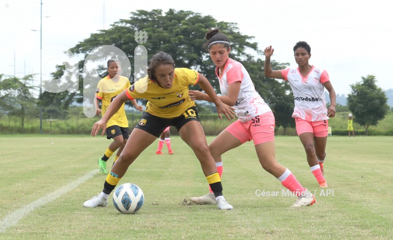 FBL-SUPERLIGA-FEMENINA-BARCELONA-NANAS