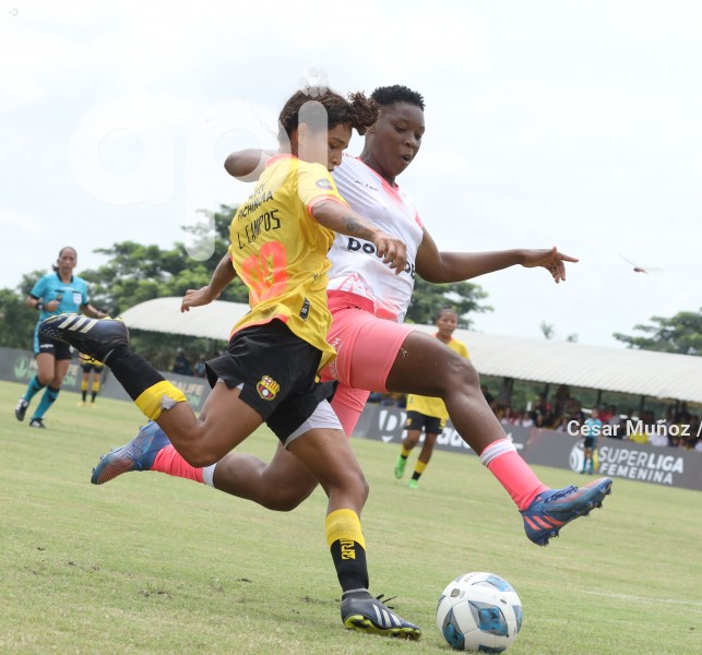 FBL-SUPERLIGA-FEMENINA-BARCELONA-NANAS