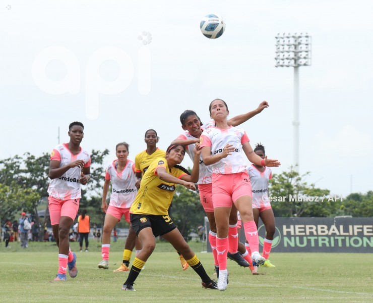 FBL-SUPERLIGA-FEMENINA-BARCELONA-NANAS