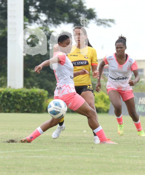 FBL-SUPERLIGA-FEMENINA-BARCELONA-NANAS