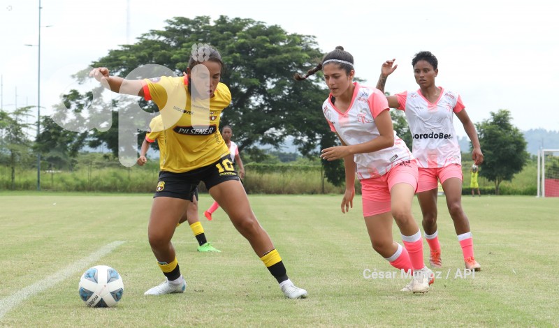 FBL-SUPERLIGA-FEMENINA-BARCELONA-NANAS