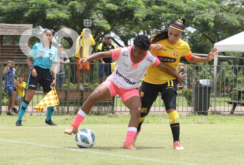 FBL-SUPERLIGA-FEMENINA-BARCELONA-NANAS