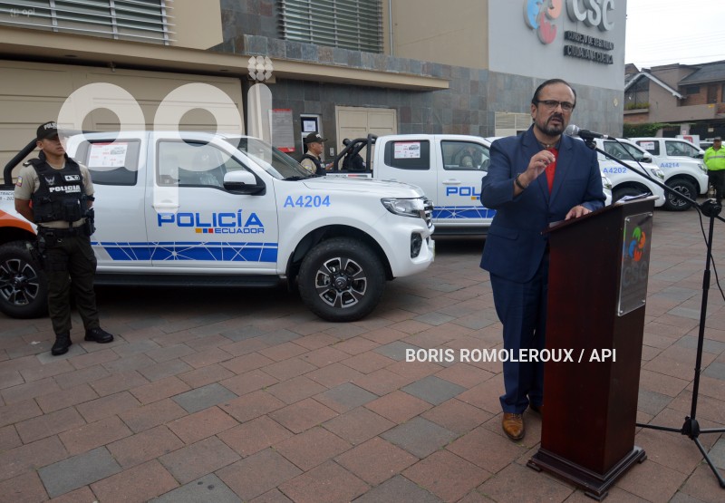 CUENCA-ENTREGA 10 PATRULLEROS A POLICIA