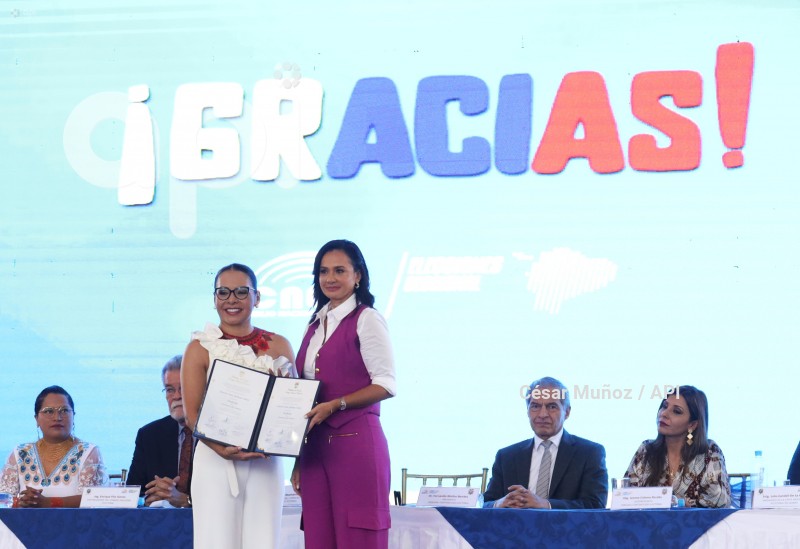 GYE-ENTREGA CREDENCIALES CNE