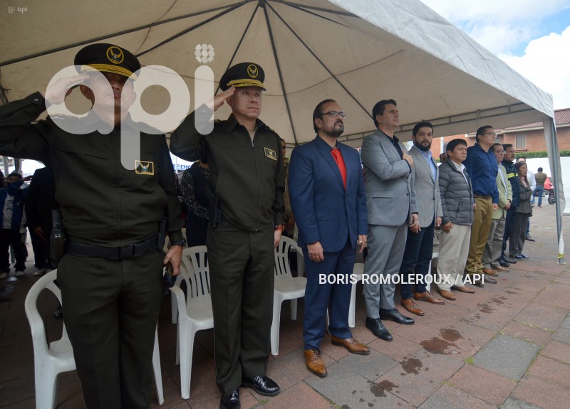 CUENCA-ENTREGA 10 PATRULLEROS A POLICIA
