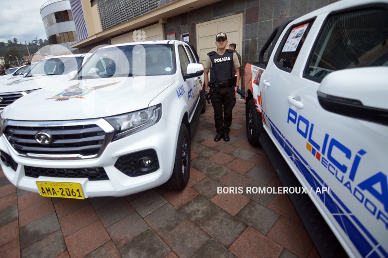 CUENCA-ENTREGA 10 PATRULLEROS A POLICIA
