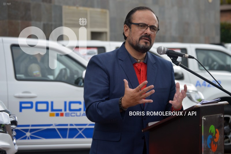 CUENCA-ENTREGA 10 PATRULLEROS A POLICIA