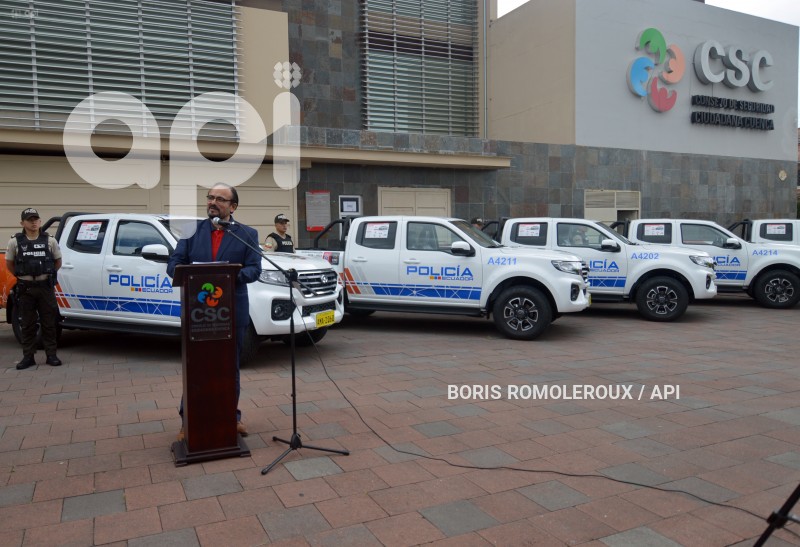 CUENCA-ENTREGA 10 PATRULLEROS A POLICIA