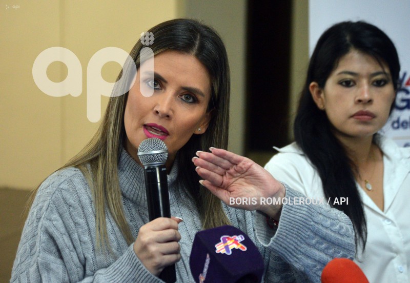 CUENCA-RUEDA DE PRENSA PAOLA FLORES MINISTRA