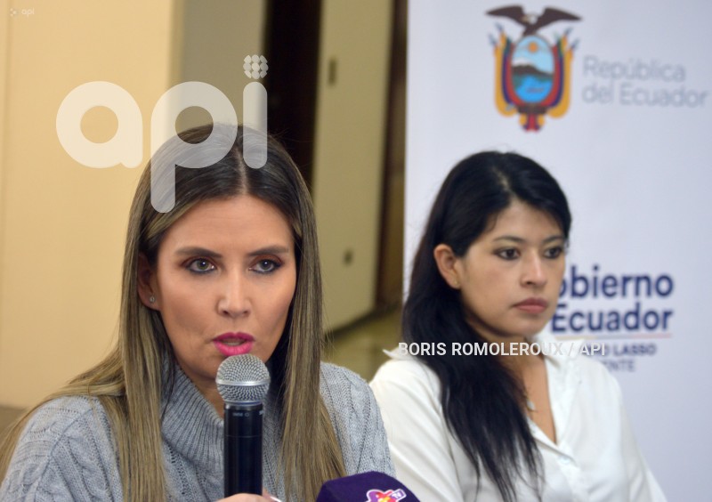 CUENCA-RUEDA DE PRENSA PAOLA FLORES MINISTRA