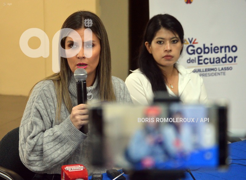 CUENCA-RUEDA DE PRENSA PAOLA FLORES MINISTRA