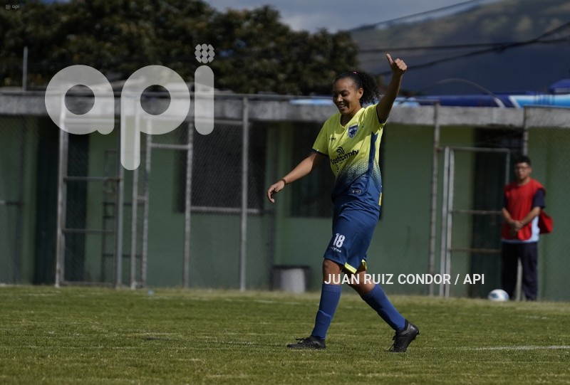 FBL-SLF-ESPUCE-MACARA