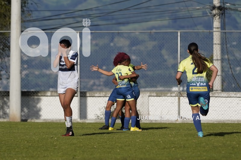 FBL-SLF-ESPUCE-MACARA