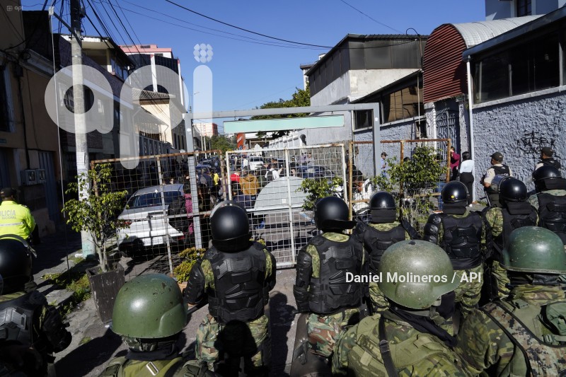 ASAMBLEA-EXTERIORES-MUERTE-CRUZADA