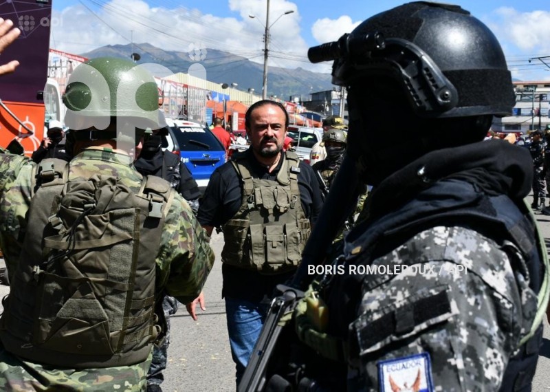CUENCA-OPERATIVO MILITAR-GOBERNADOR PAUL CARRASCO